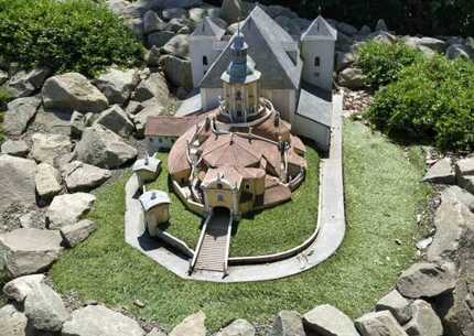 Izlet u Sarvaš, Arboletum i park minijatura