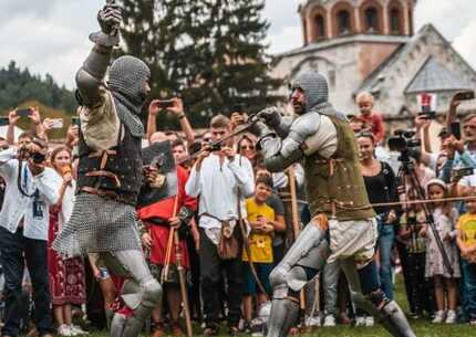 Maglič fest- borbe vitezova, oklopljenih konjanika...