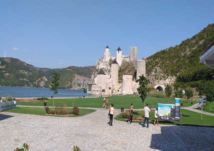  Otvorite Gvozdenu kapiju Dunava -tvrdjave Golubac, Ram,manastir Tumane, Srebrno Jezero. Privatna tura za 4 osobe.
